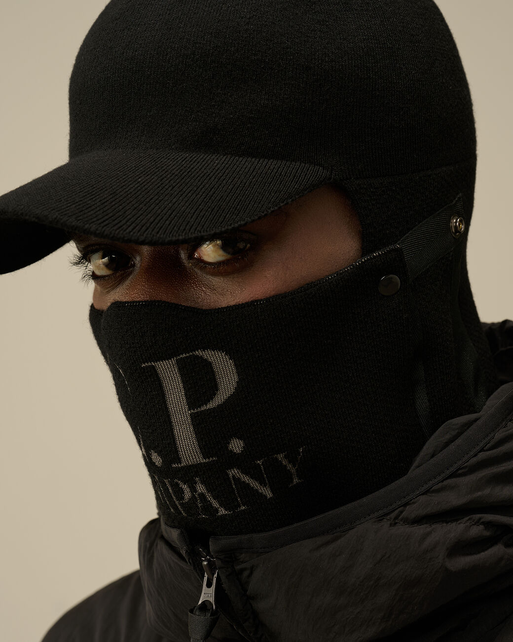 Extrafine Merino Wool Visor Neck Hat Black