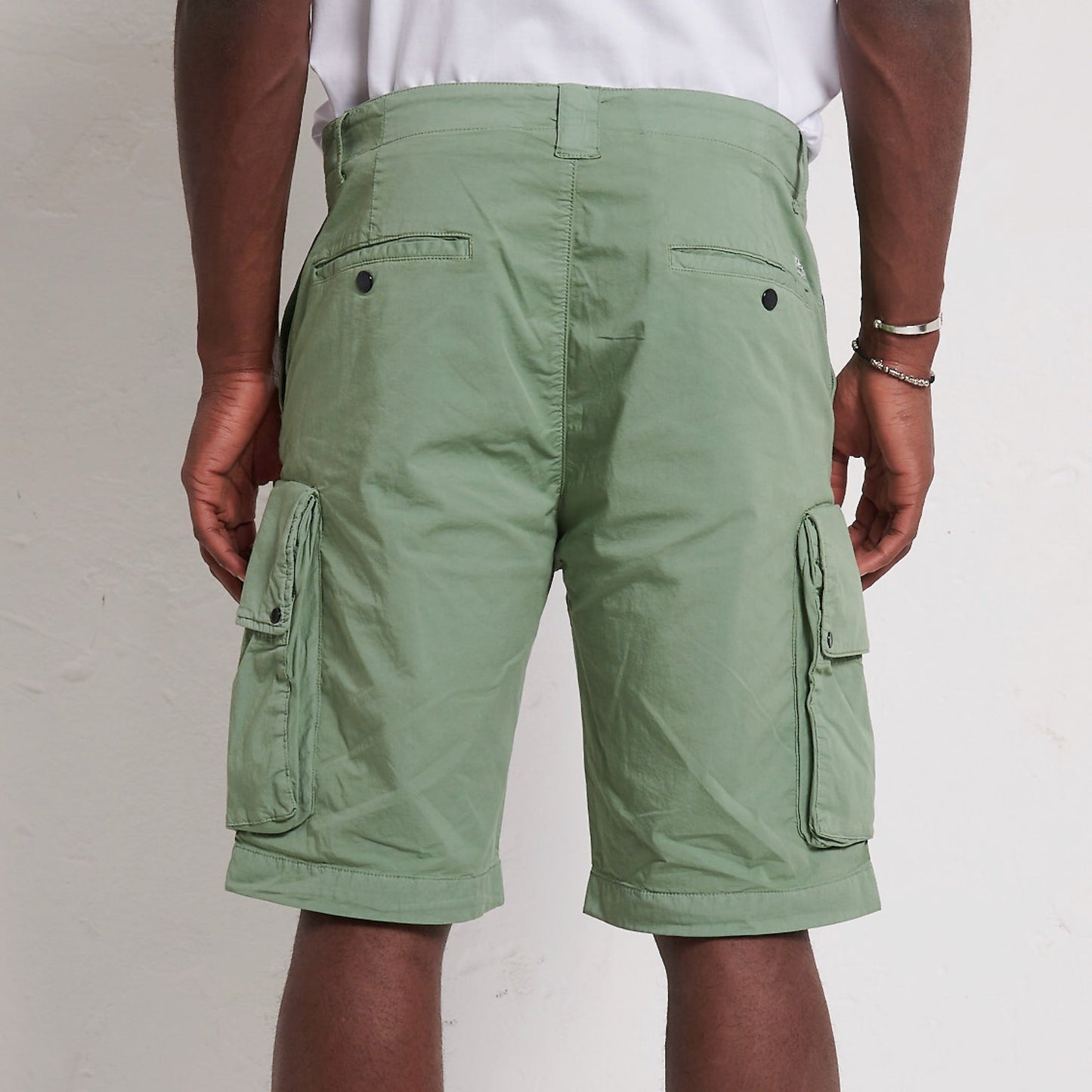 Cp Company 295a Lens Twill Stretch Cargo Shorts in Green Bay