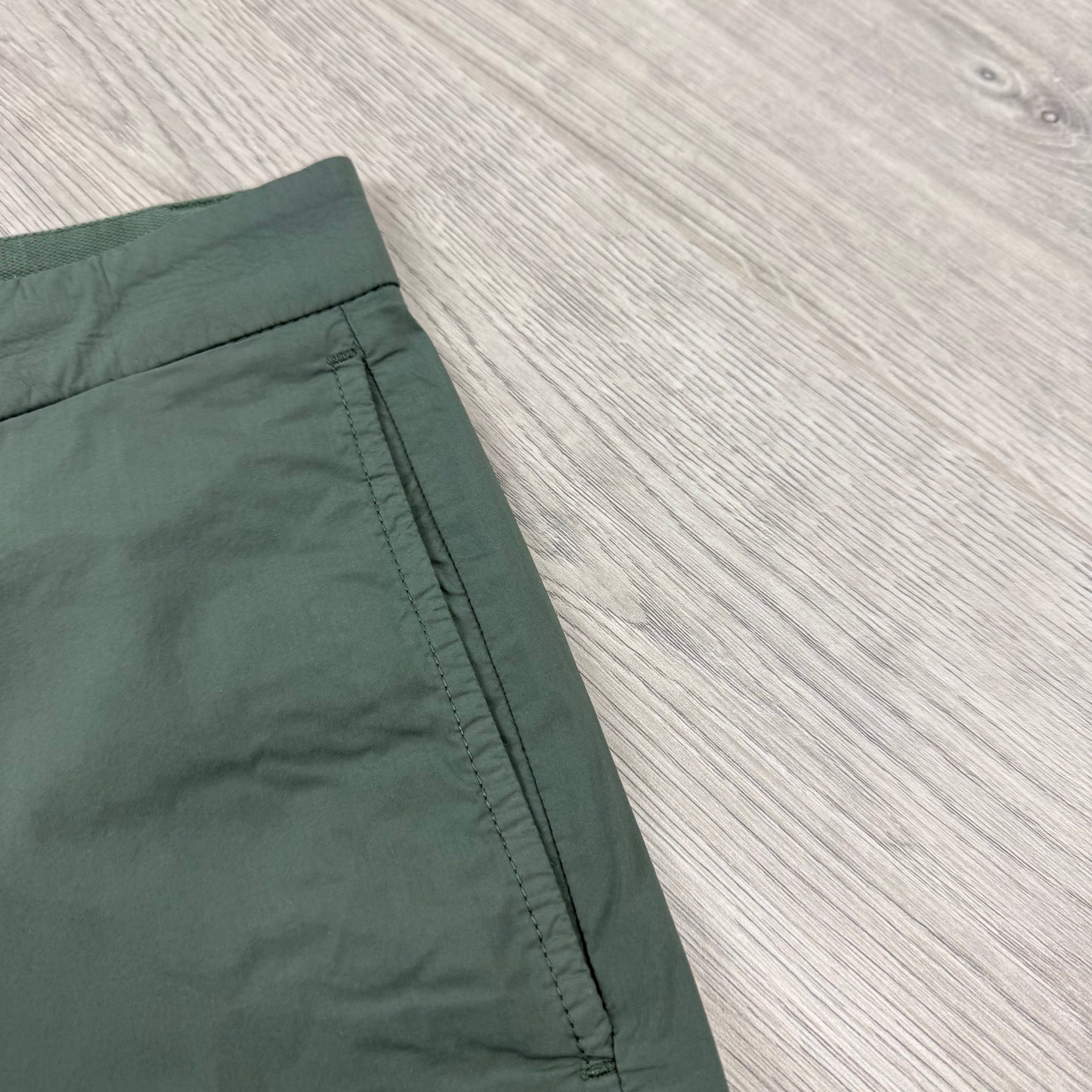 CP Company 50 Fili Cargo Shorts - Laurel Wreath