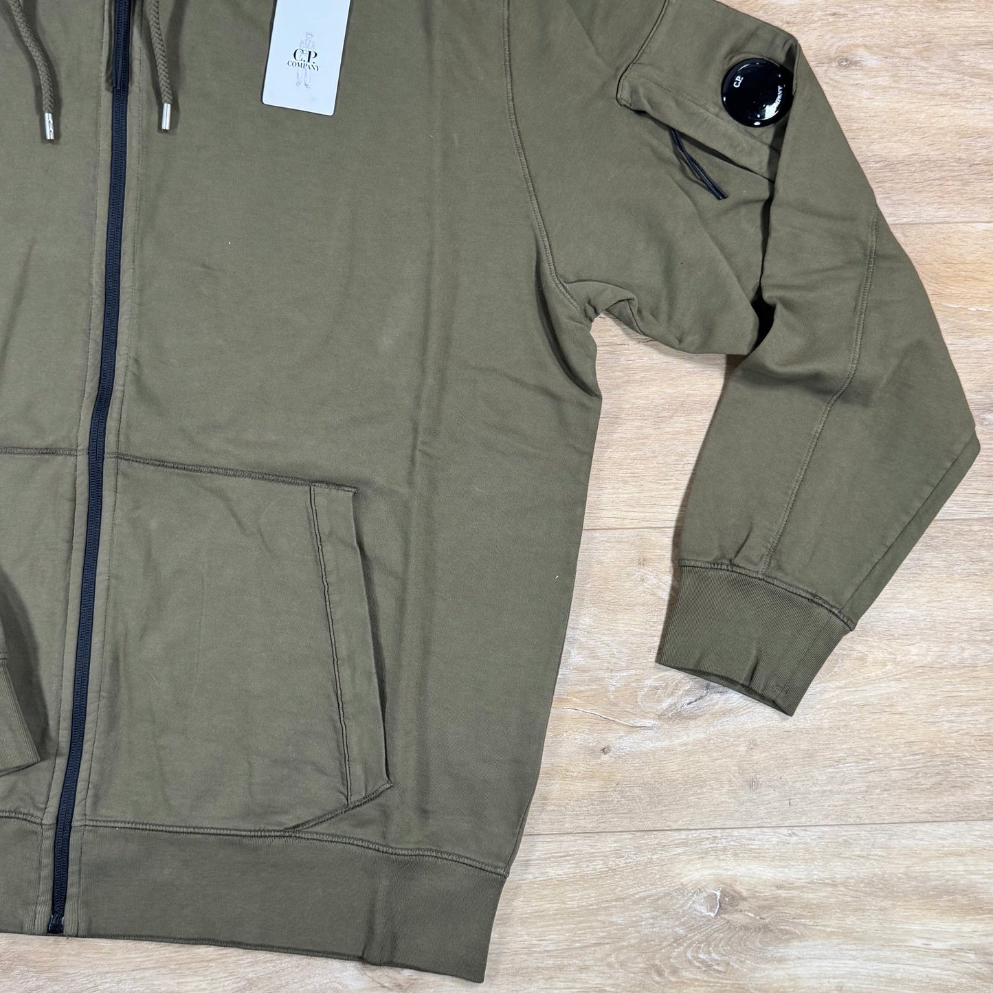 C.P. Company Light Fleece Zip Lens Hoodie in Ivy Green