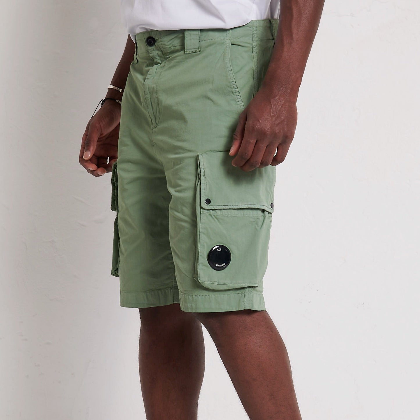 Cp Company 295a Lens Twill Stretch Cargo Shorts in Green Bay