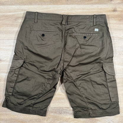 C.P. Company Stretch Sateen Cargo Lens Shorts in Ivy Green