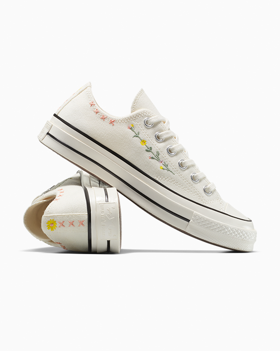 Chuck 70 Embroidered Flowers Low Top