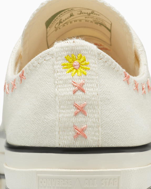 Chuck 70 Embroidered Flowers Low Top