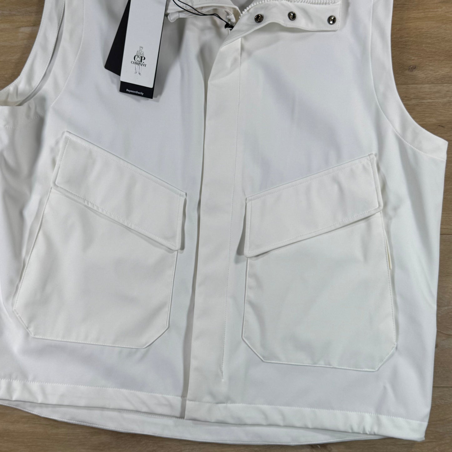 C.P. Company Shell-R Goggle Gilet in Gauze White