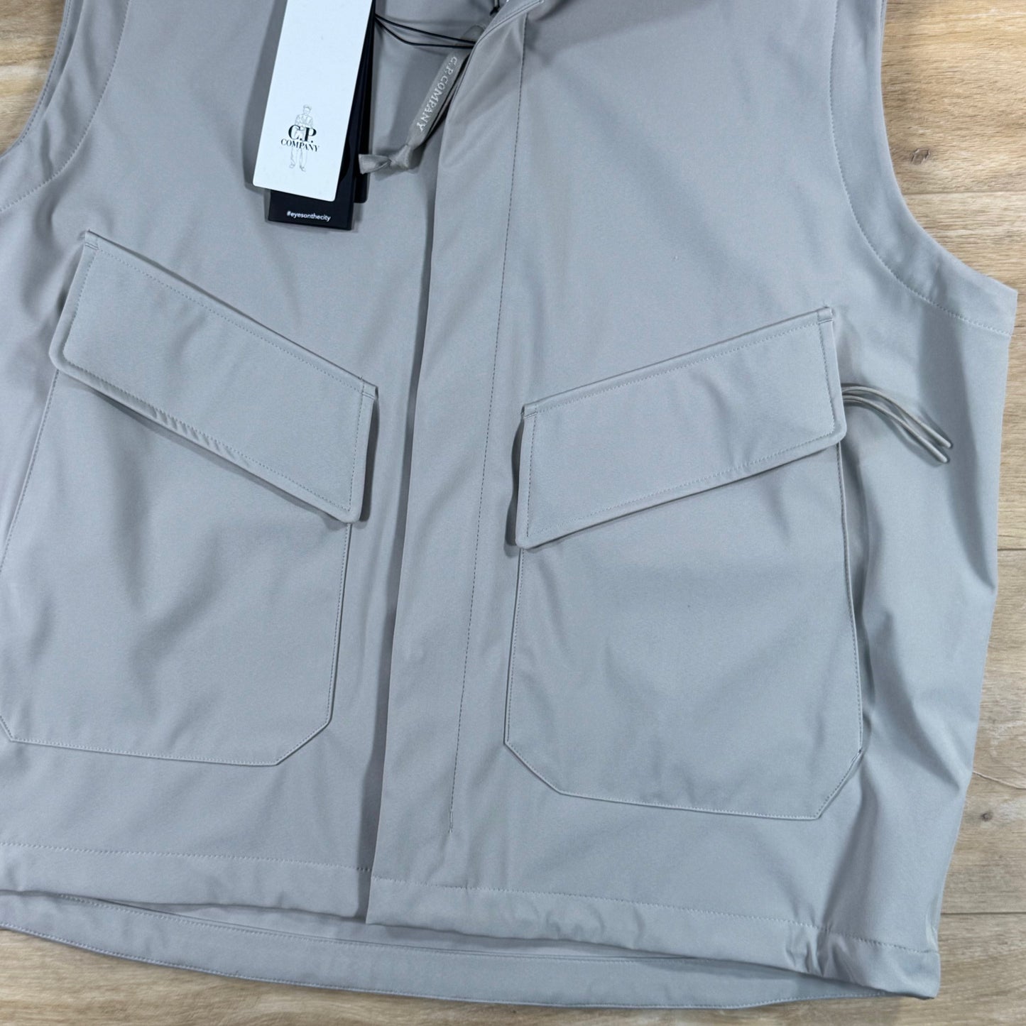 C.P. Company Shell-R Goggle Gilet in Dove