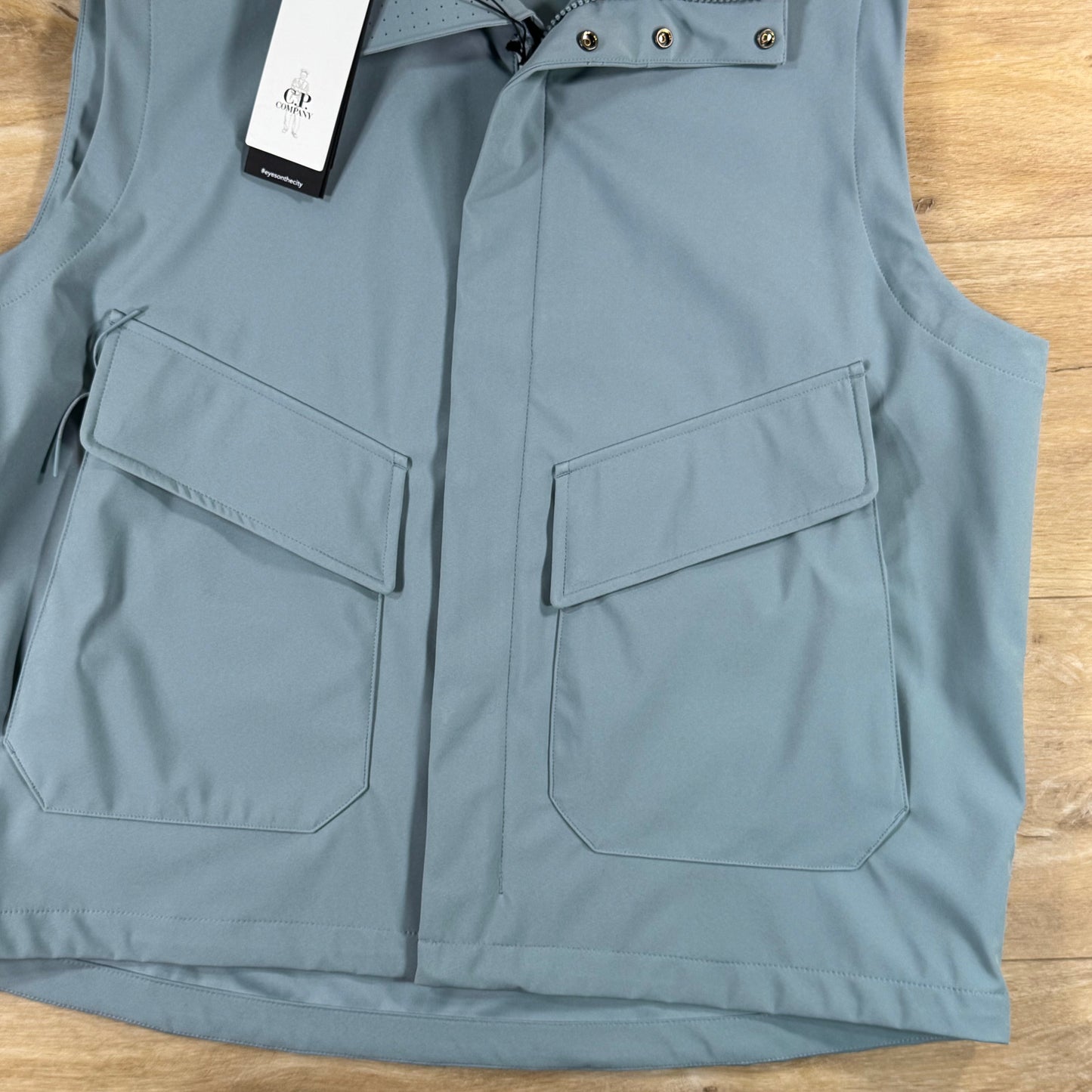 C.P. Company Shell-R Goggle Gilet in Silver Blue