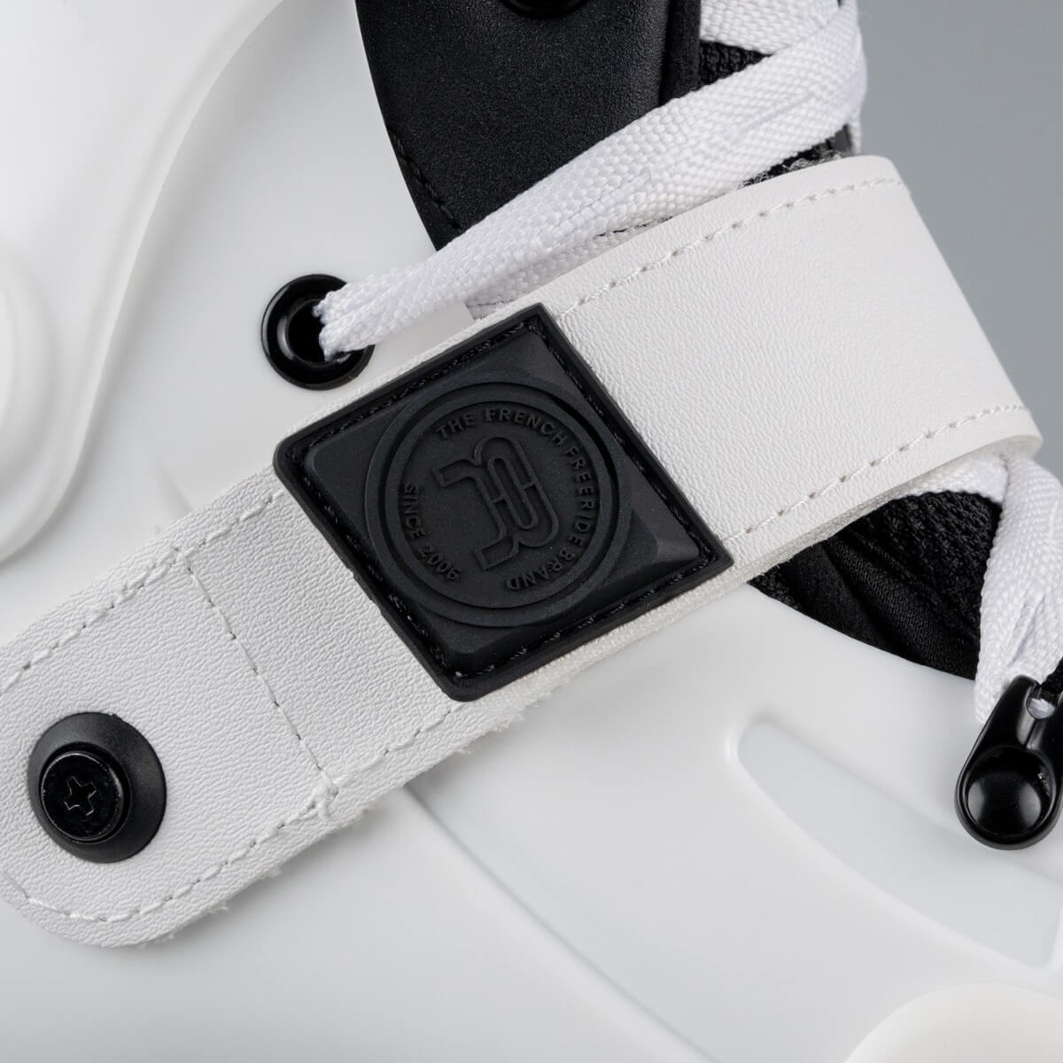 FRX 80 White Skates