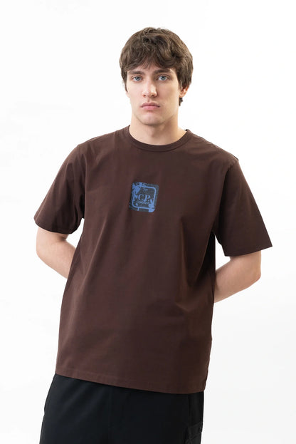 Cp Company 048A Metropolis Graphic Logo T-Shirt In Rum Raisin